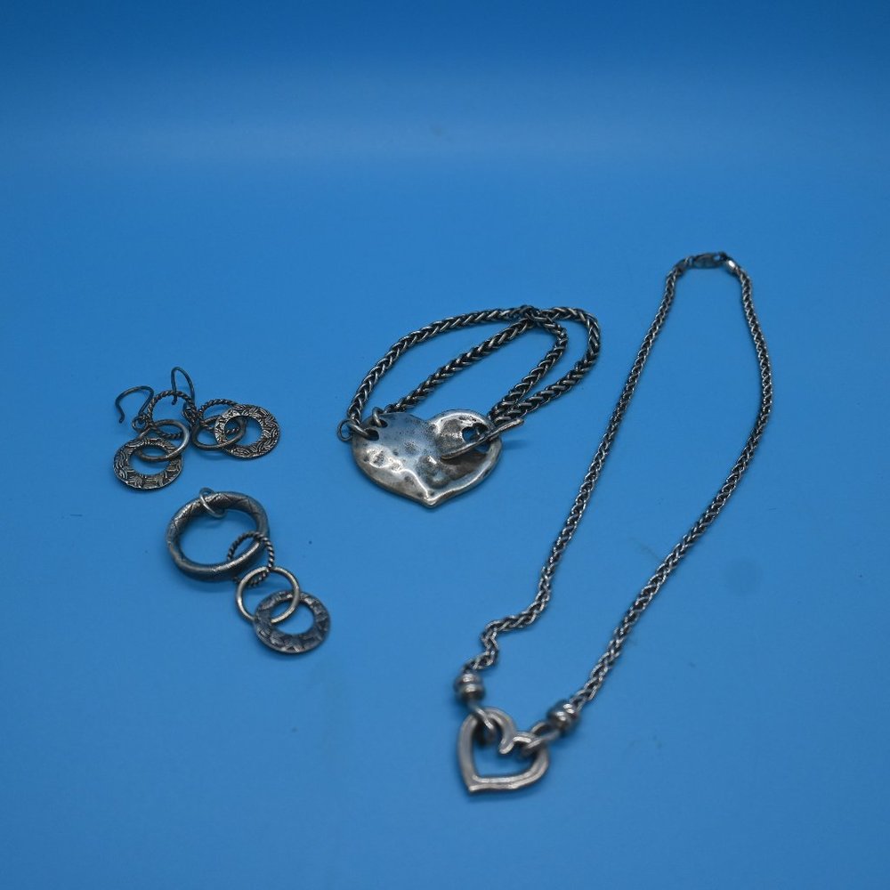 Necklace, bracelet and earrings with heart.